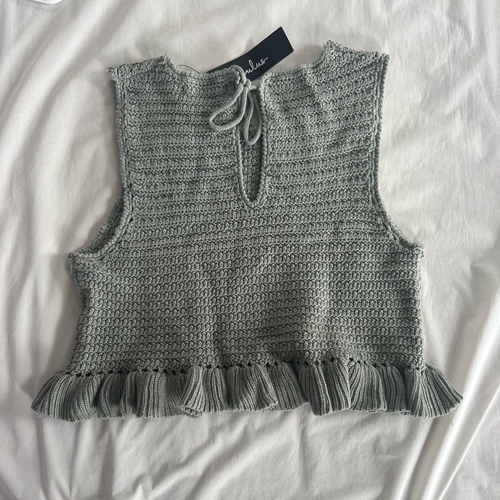 Cropped Ruffled Sweater Tank Top - Picture 4 of 4